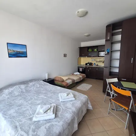 студио 17 Apartment *